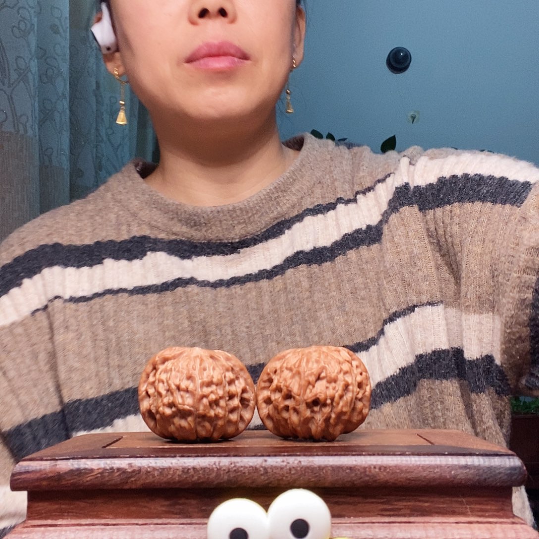 麦***而文玩核桃吊坠磨盘