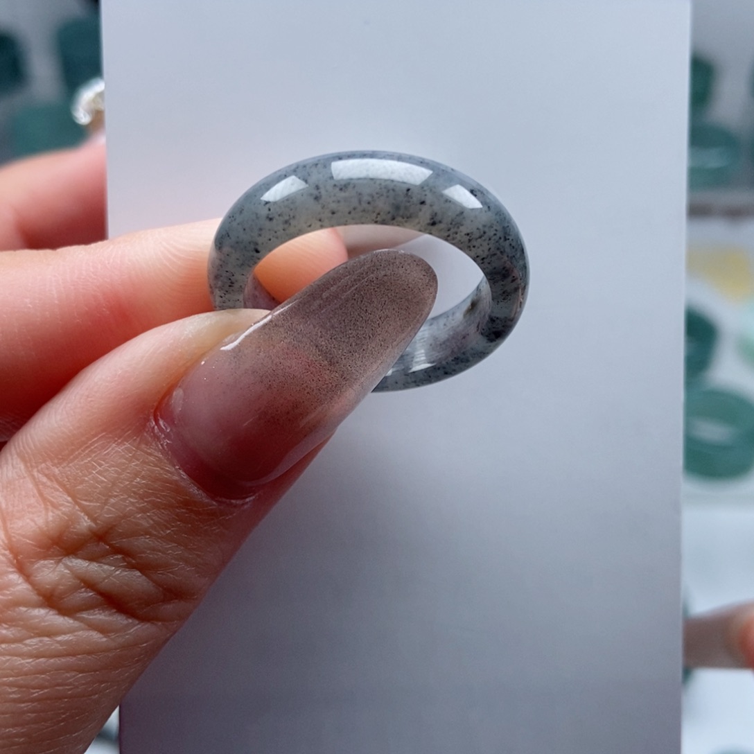 翡翠戒指未镶嵌翡翠