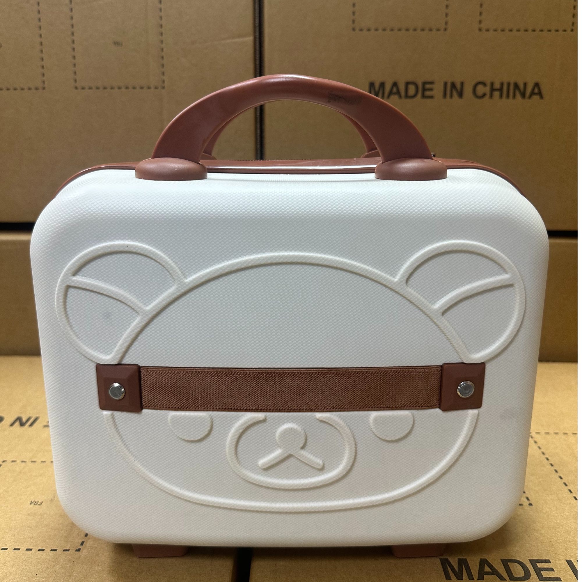 小熊化妆盒可携带便携式颜色随机ly