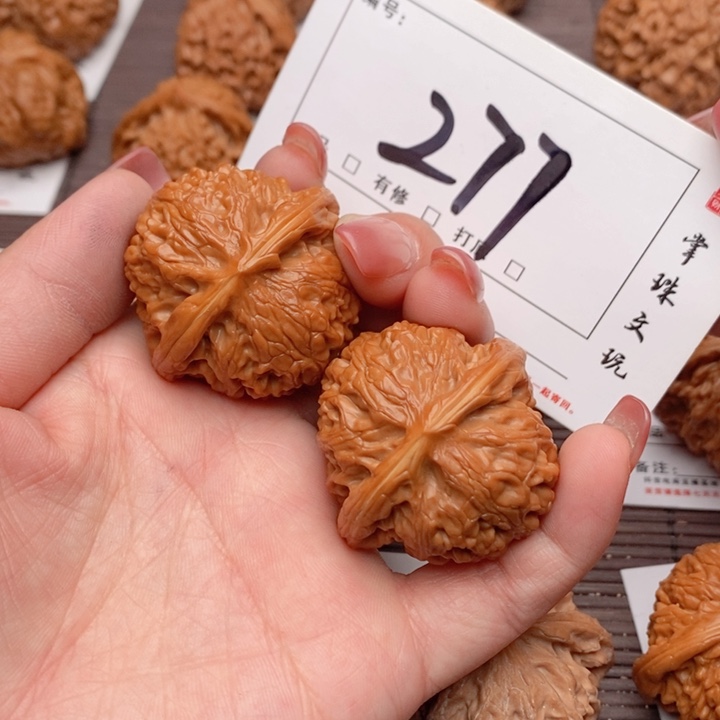 文玩核桃吊坠40宫灯277