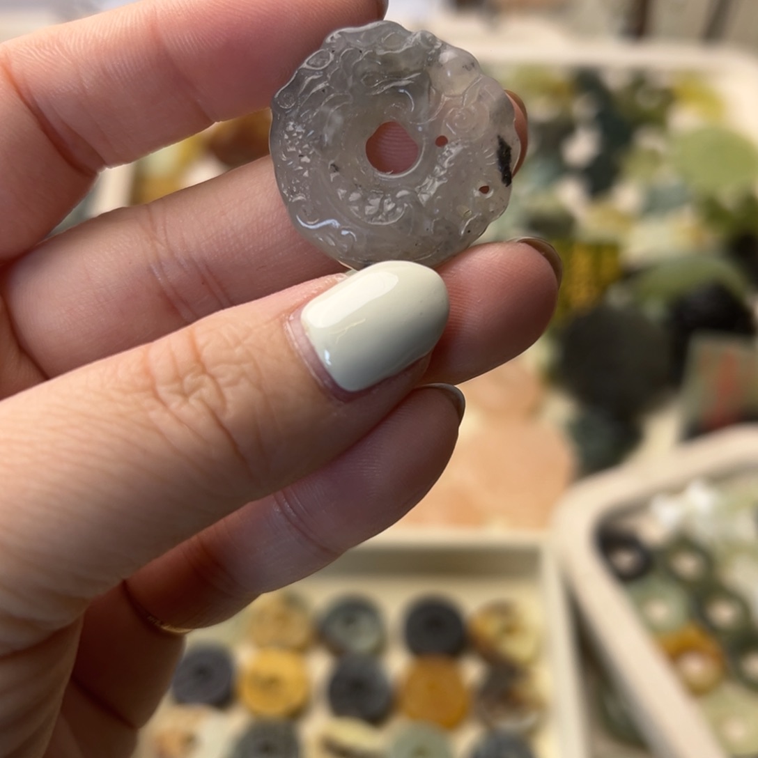 蛇纹石玉颈饰合金