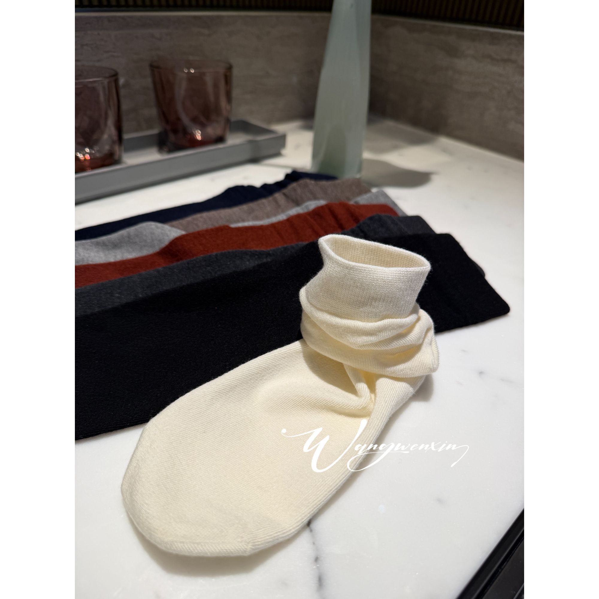 【王雯馨】 “细脚袜”认认真真分享！穿了 三年！！羊毛 袜子 不退换