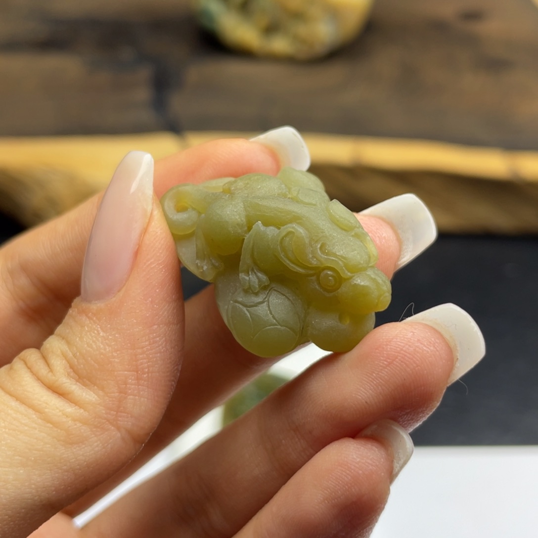 未镶嵌定制翡翠冰黄吐宝鼠