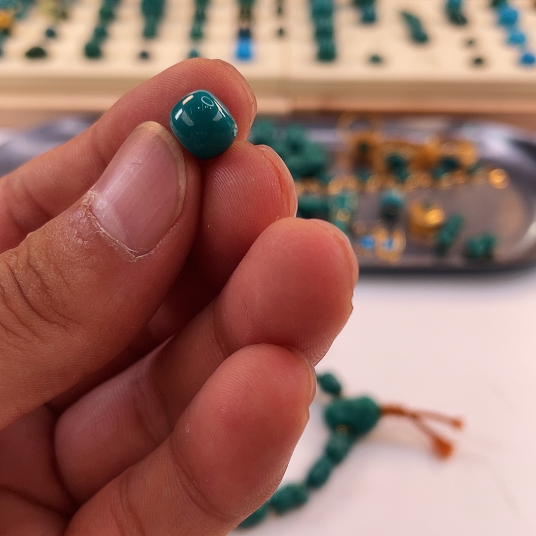 绿松石未镶嵌颈饰