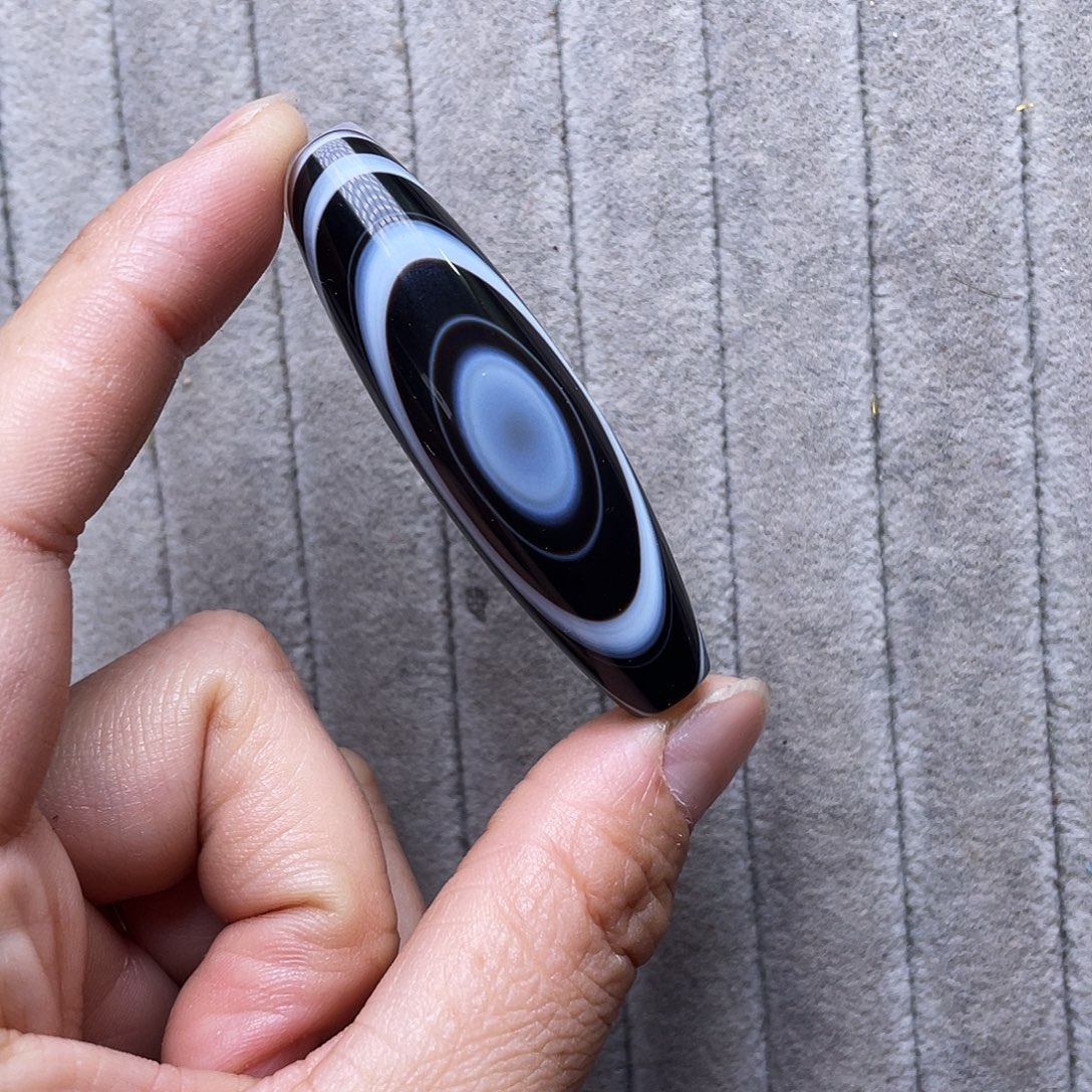 飒***哥玛瑙/玉髓未镶嵌珠宝奇石水晶坑玛瑙珠