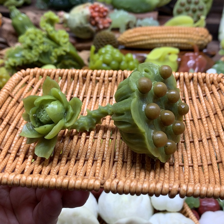 蛇纹石玉手把件未镶嵌