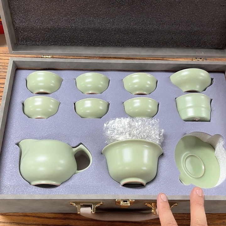 孤品茶具套装等。         