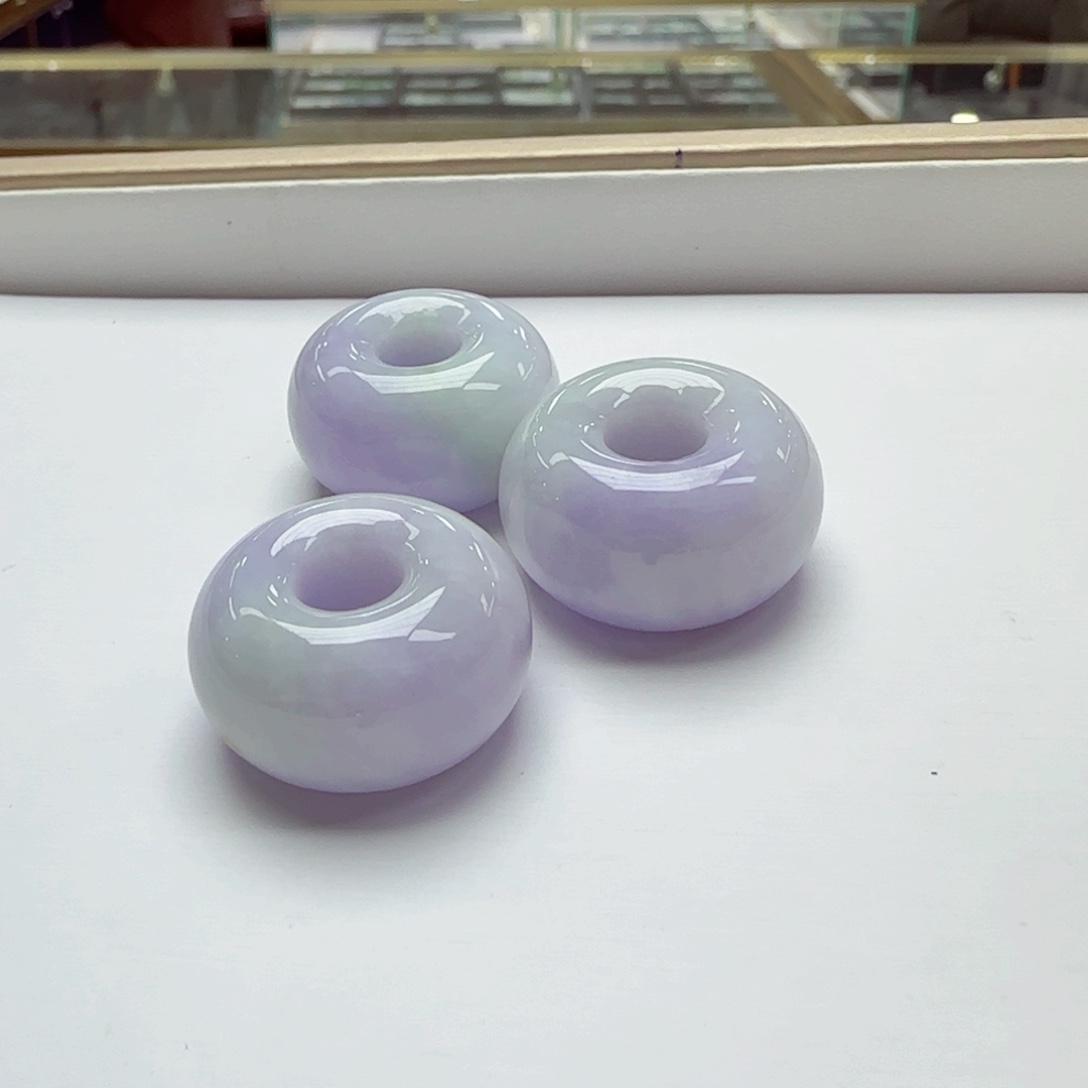 翡翠未镶嵌颈饰多样性发其一