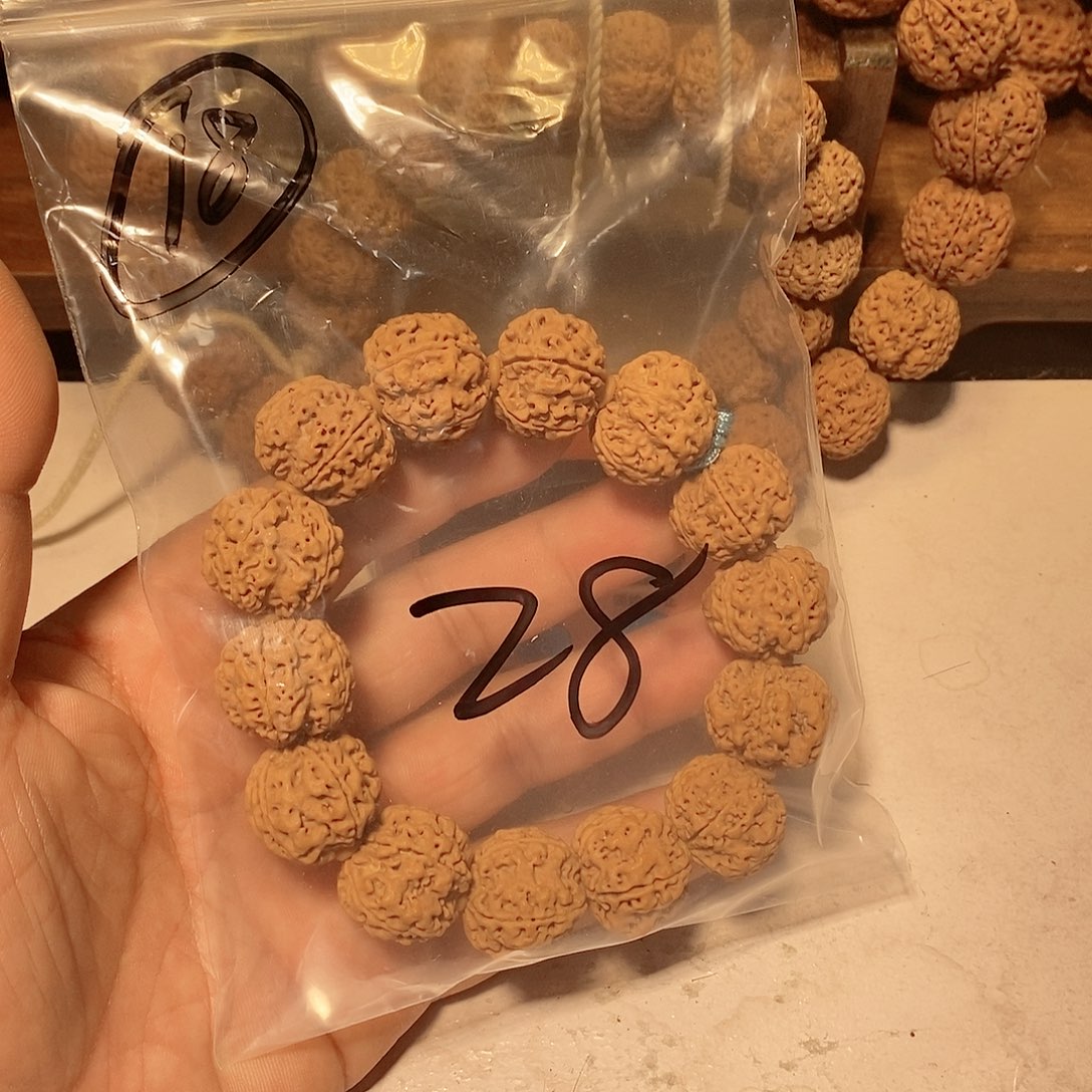金刚菩提手串清*18。           