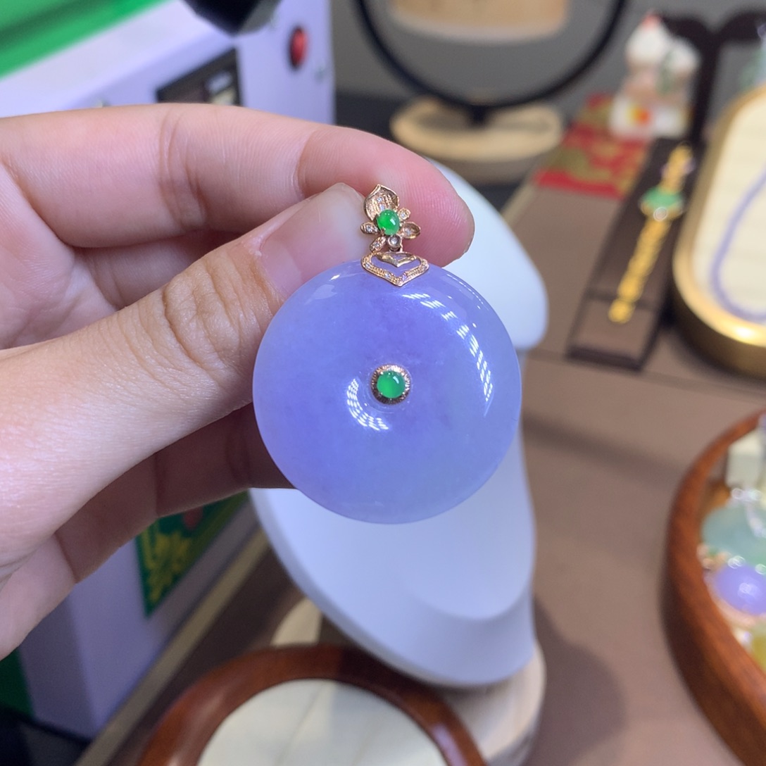 翡翠18K金镶嵌颈饰翡翠