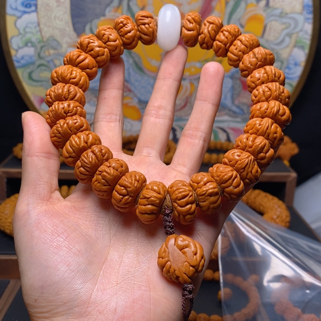 手串桃核龙纹桃核白玉龙