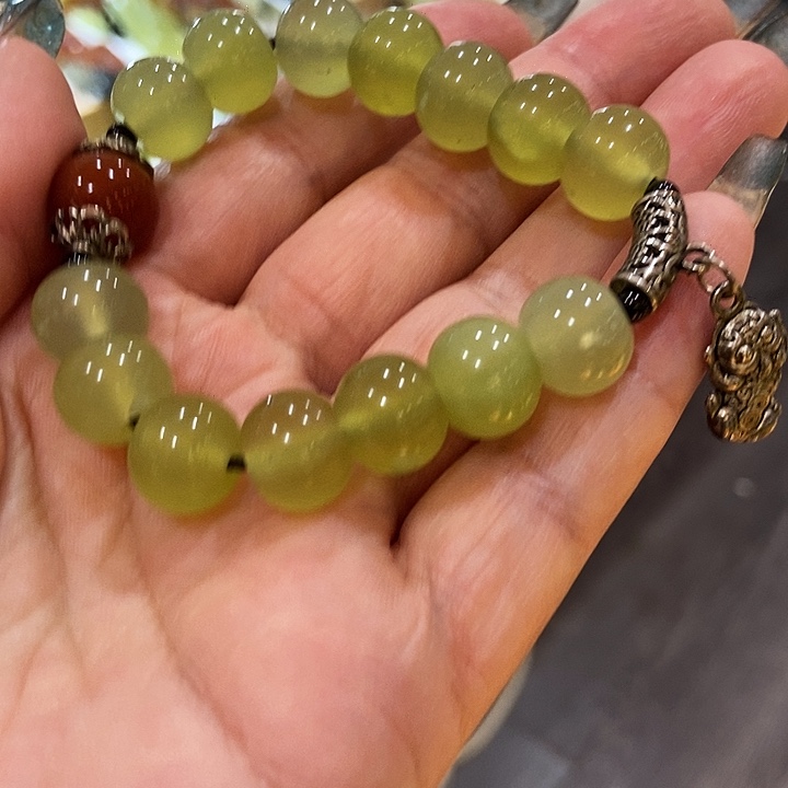 透闪石-蛇纹石玉未镶嵌珠宝奇石