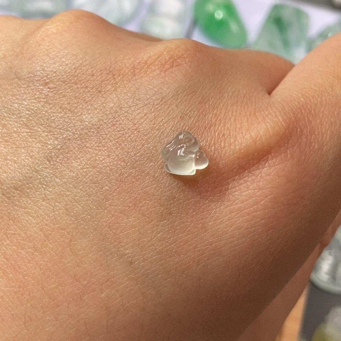 定制翡翠未镶嵌翡翠兔子