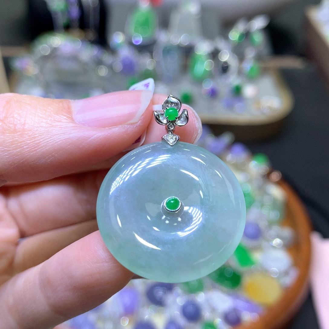 【闪购商品】翡翠颈饰18K金镶嵌翡翠吊坠项链