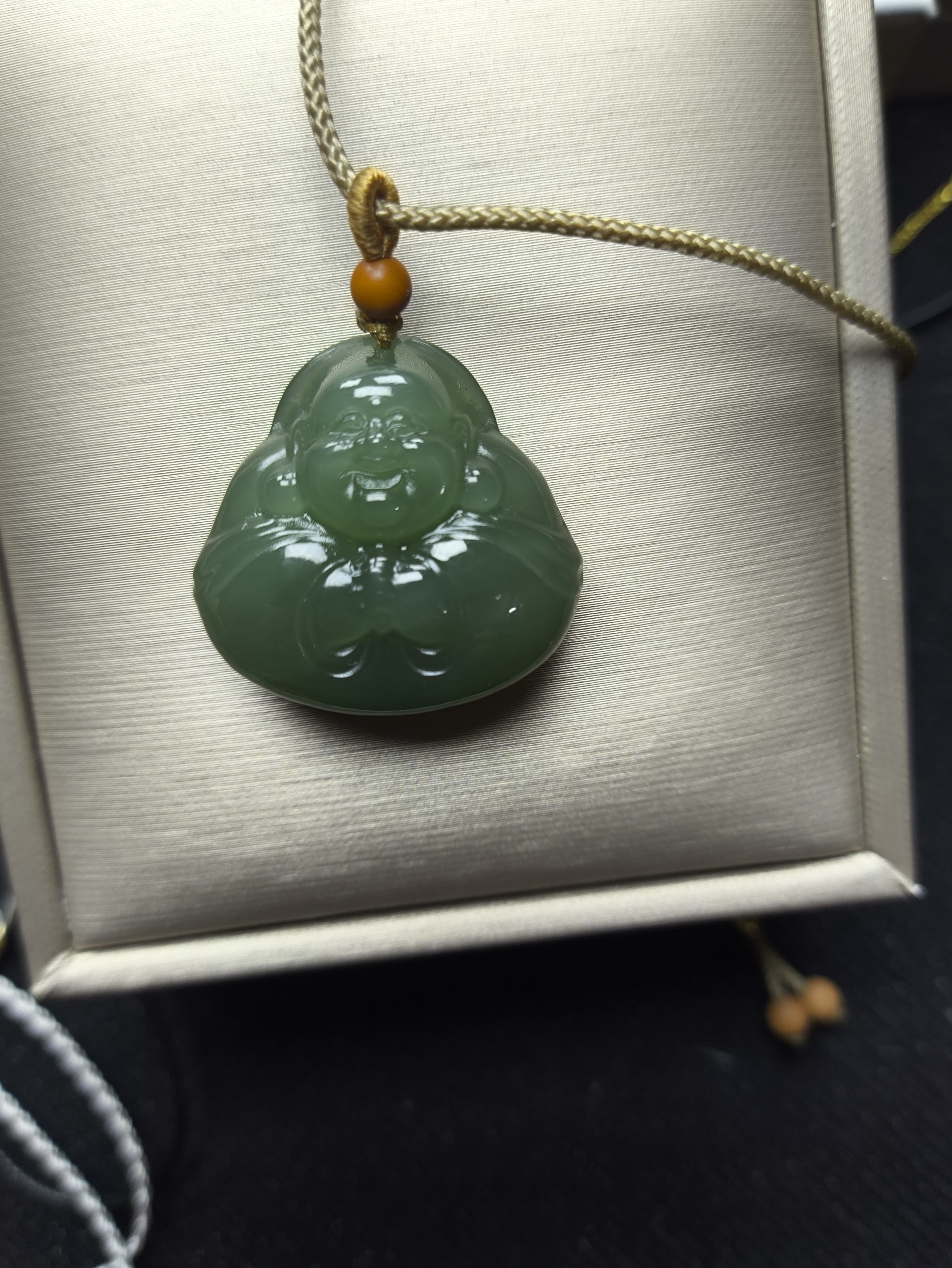 和田玉湖水绿抱抱佛