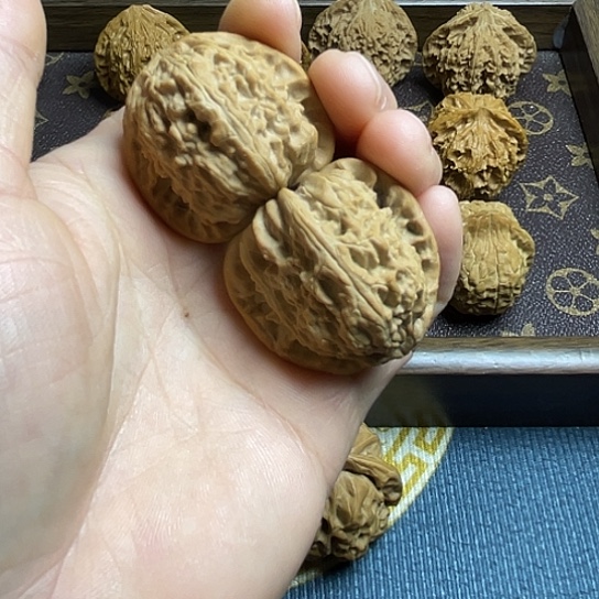 把件文玩核桃三角白