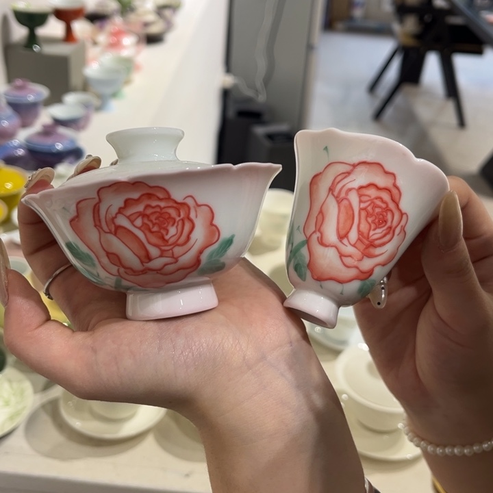 两只杯杯。三件套。           