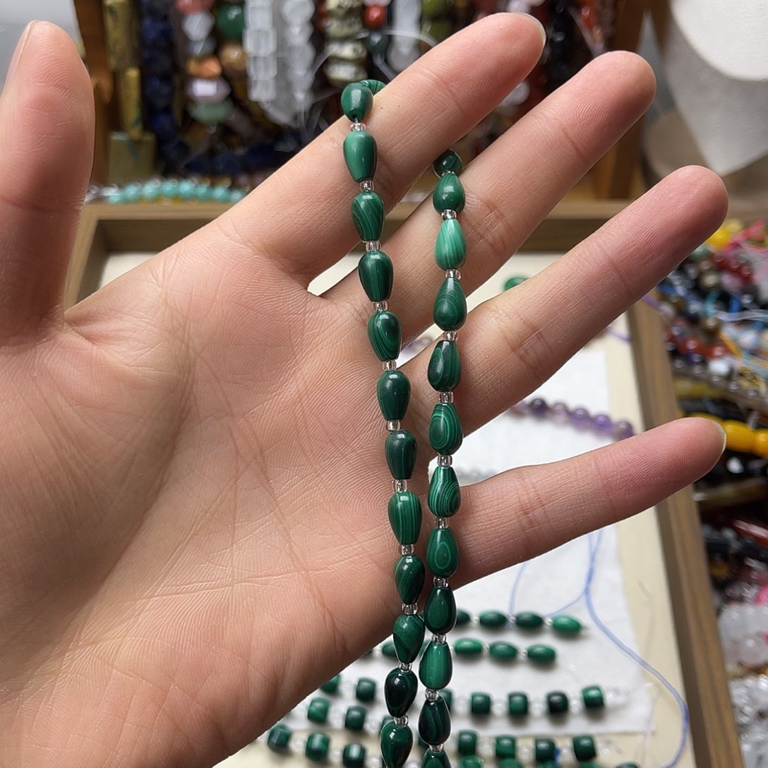 玛瑙/玉髓未镶嵌珠宝半成品6×10孔雀石水滴一条