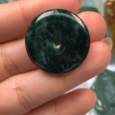 翡翠颈饰未镶嵌翡翠