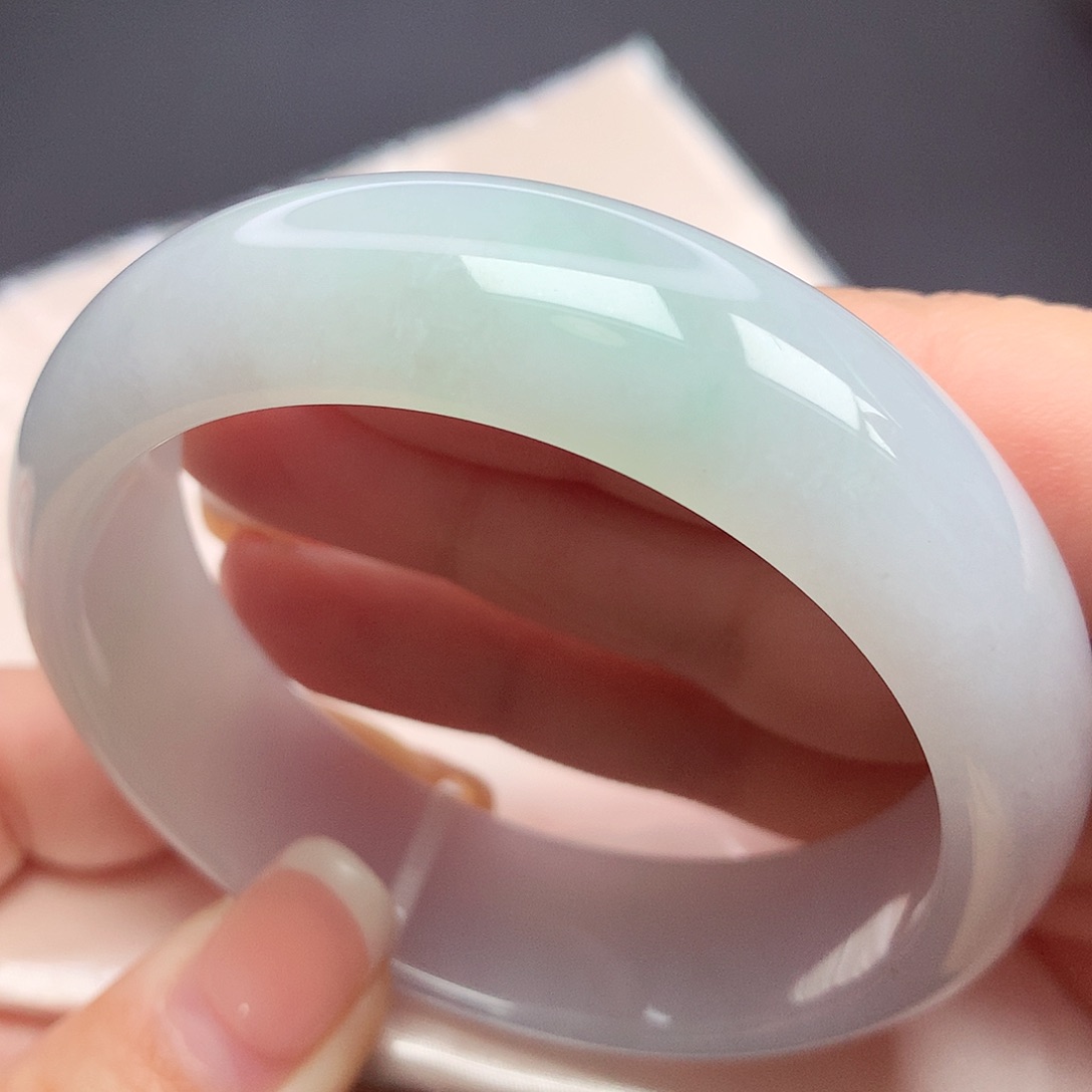 翡翠手镯未镶嵌55圈口