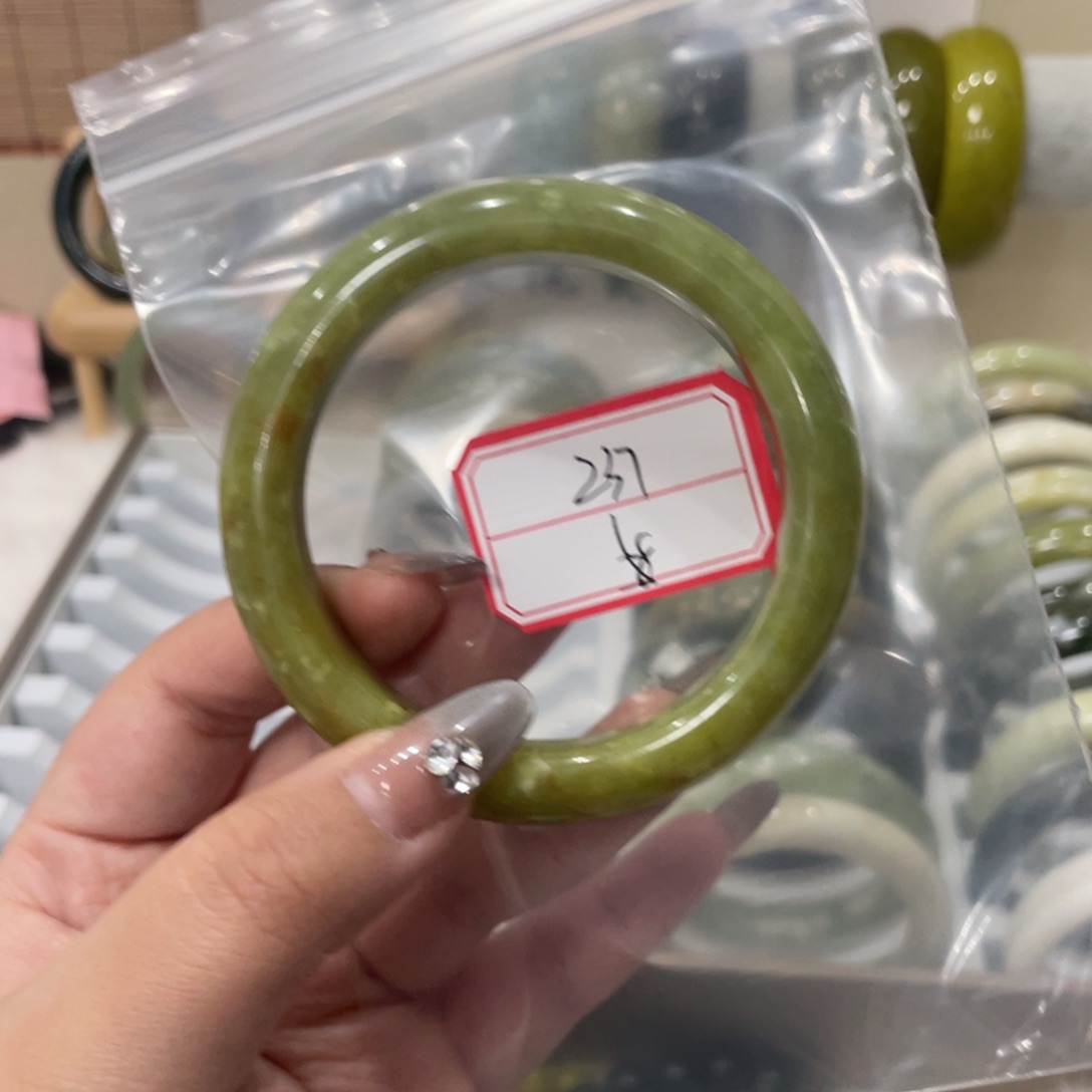 蛇纹石玉手镯未镶嵌