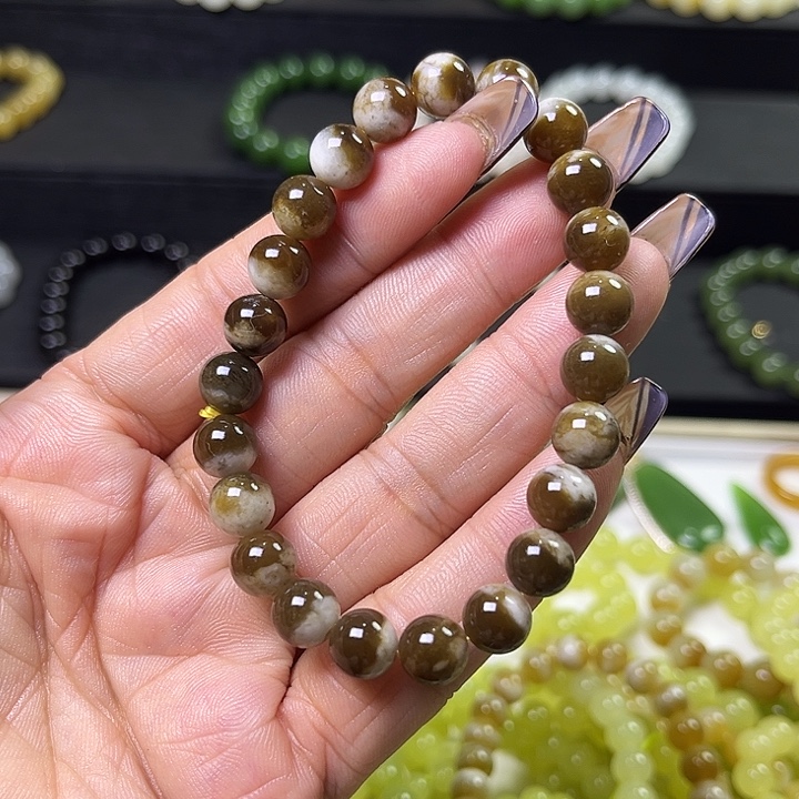 闪***妈和田玉未镶嵌手串