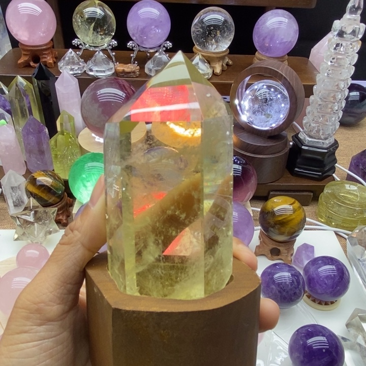 水晶摆件未镶嵌黄水晶柱