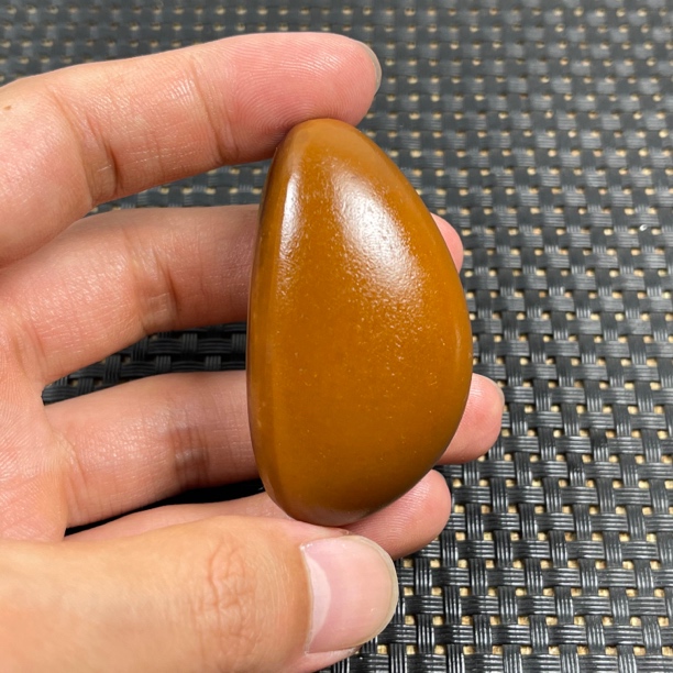 和田玉籽石黄沁紫罗兰桃花玉切料俏色巧雕特色手把件挂件老熟油润