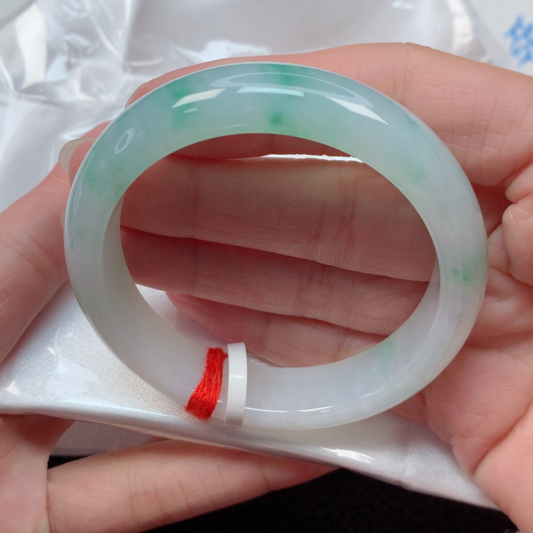 翡翠手镯未镶嵌51.9圈 冰晴底飘绿花