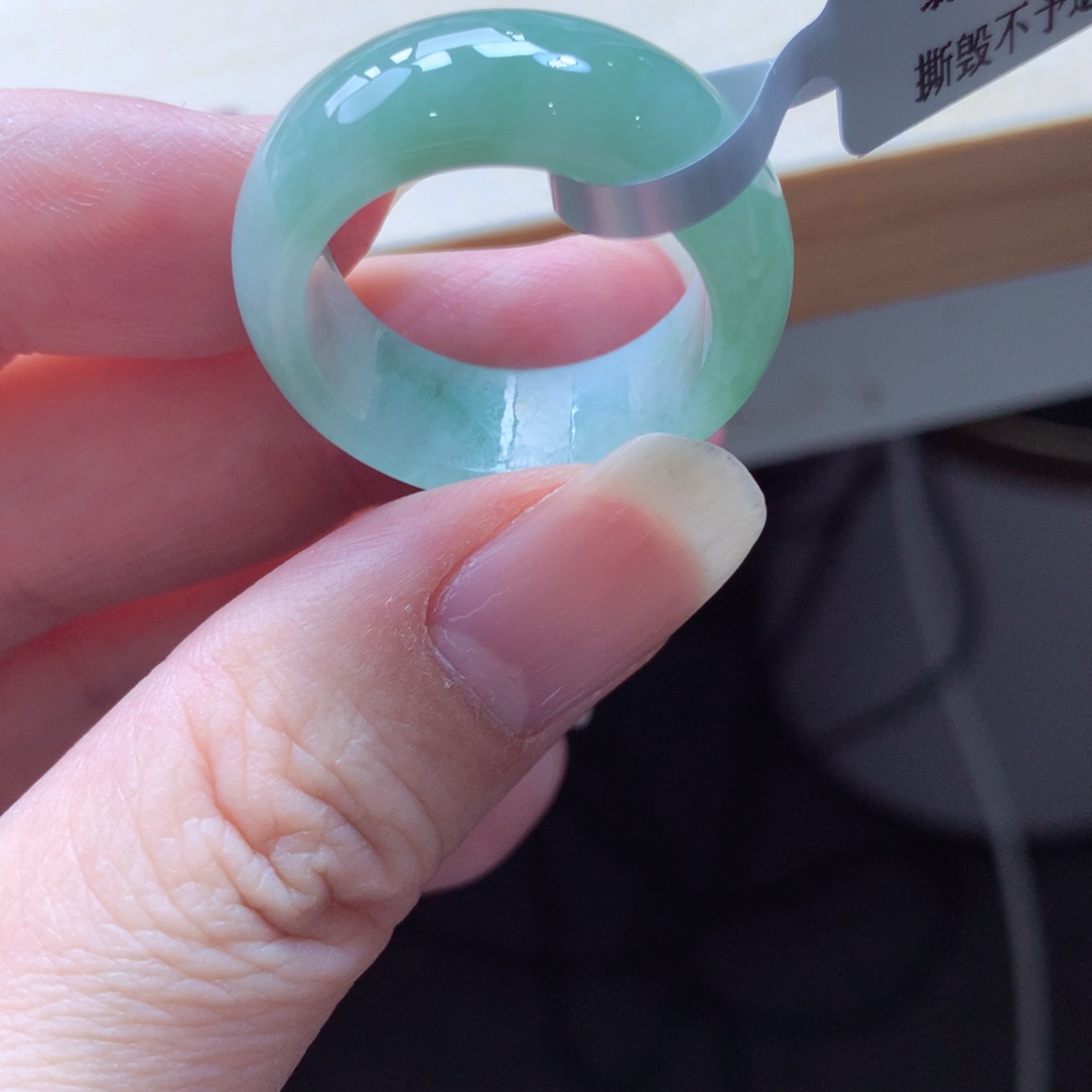 翡翠颈饰未镶嵌吊坠