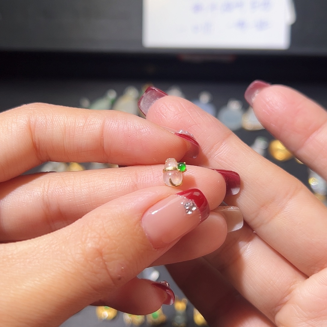 翡翠颈饰18K金镶嵌吊坠