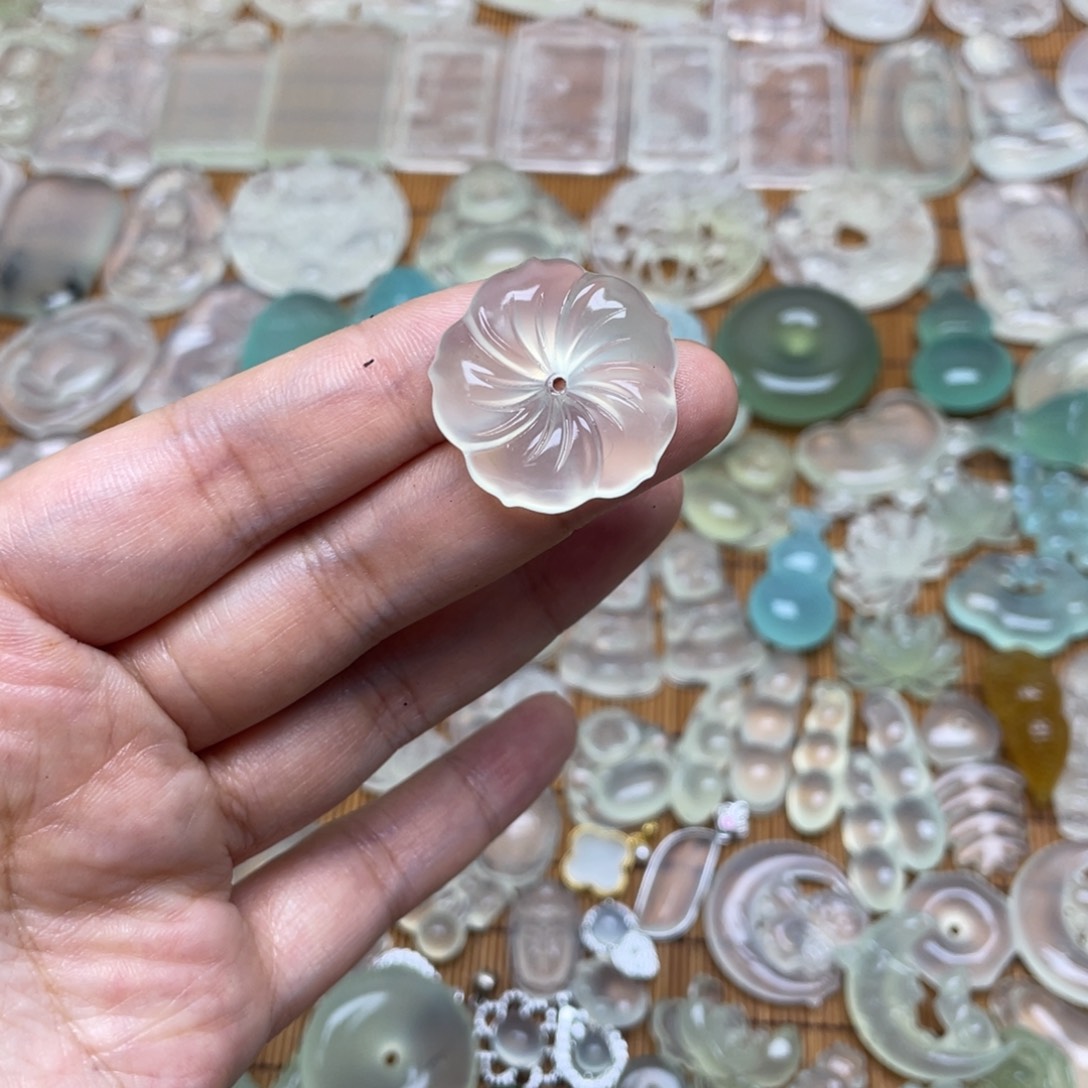 未镶嵌蛇纹石玉颈饰