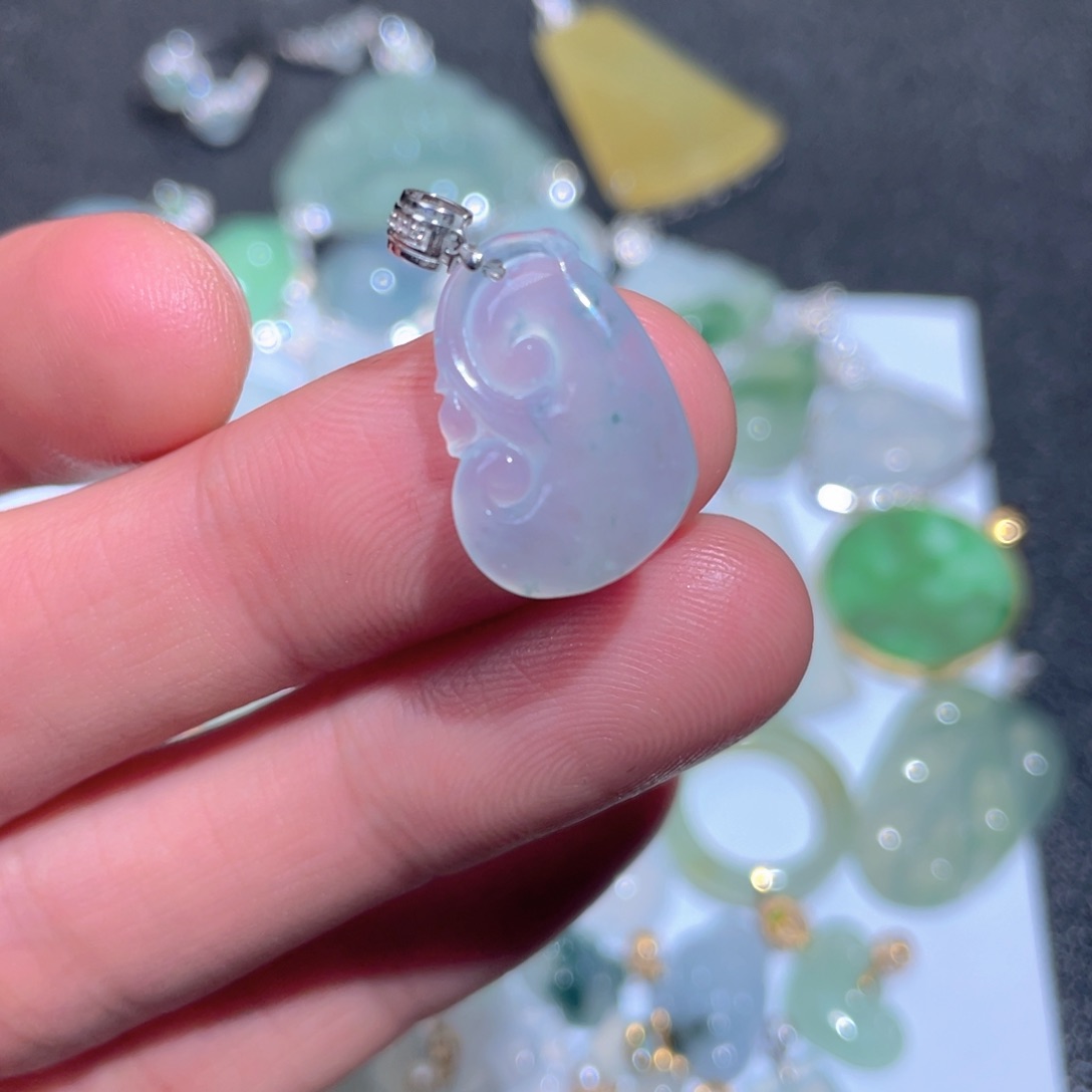 翡翠颈饰18K金镶嵌翡翠