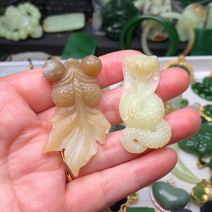 和田玉颈饰未镶嵌心**静