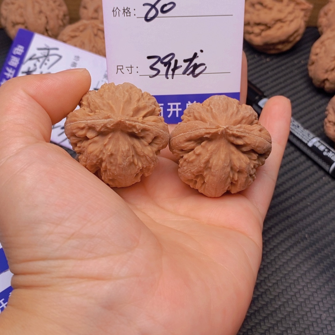 文玩核桃霸王龙核桃