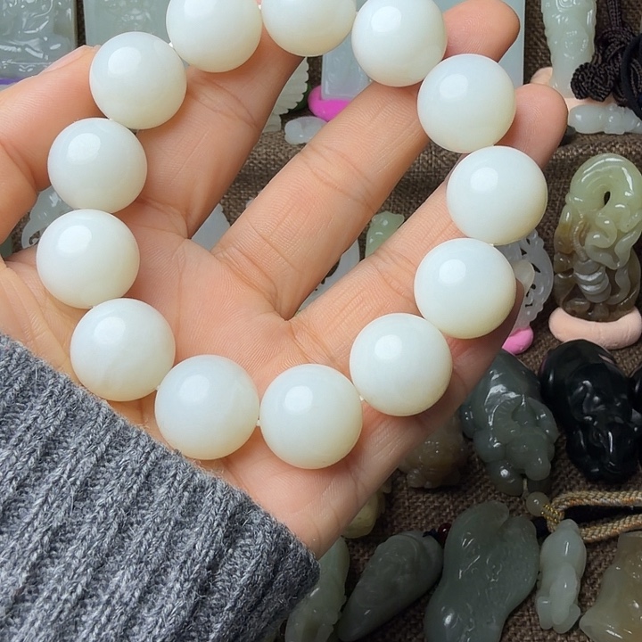 雄***鹰和田玉（糖玉）未镶嵌挂件