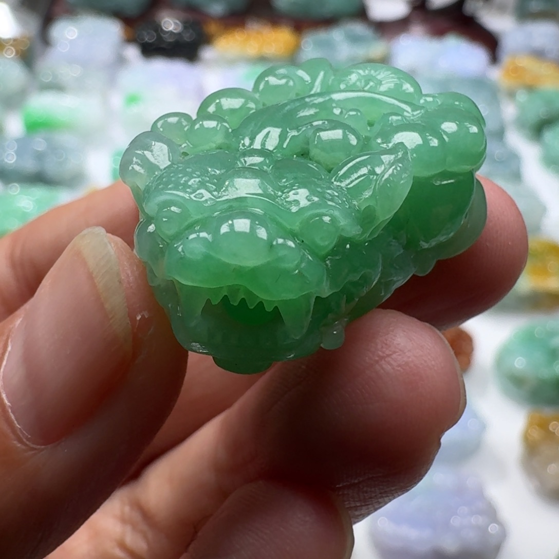 翡翠未镶嵌挂件貔貅