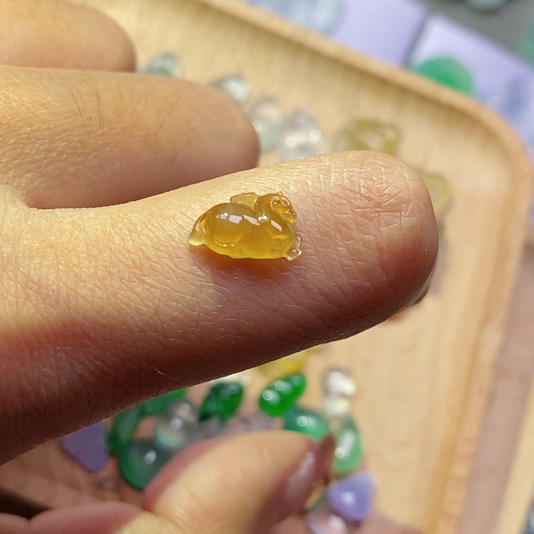 翡翠颈饰未镶嵌翡翠