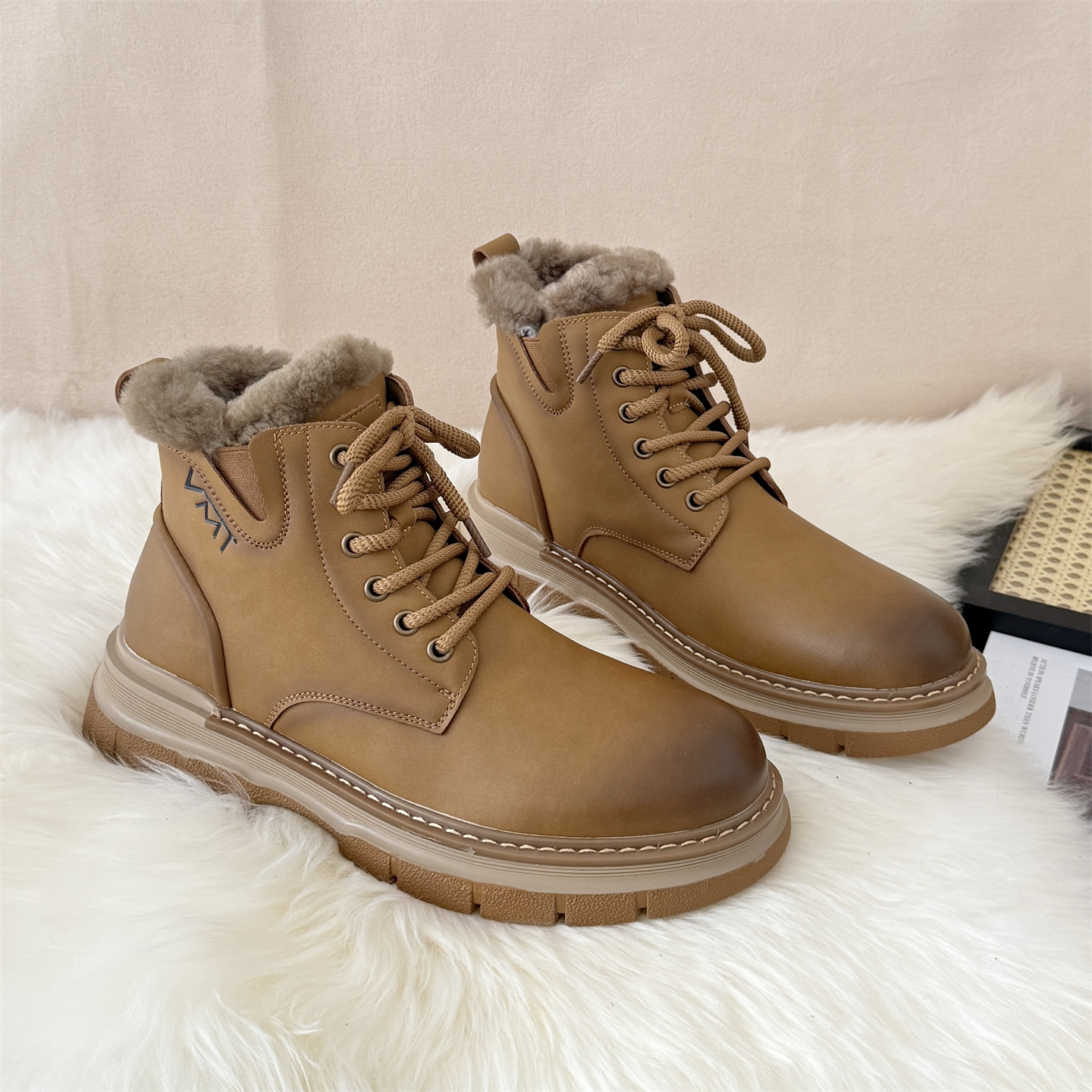 VMT25A5男款牛皮羊毛一体雪地靴户外登上休闲真皮六孔系带马丁靴