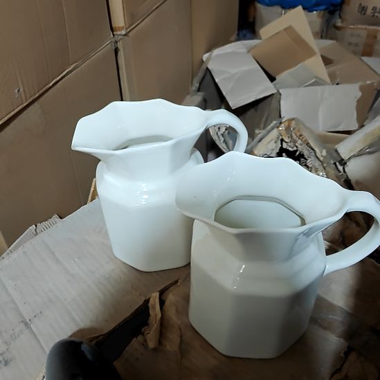 绿泥盘子碗茶壶啥都有