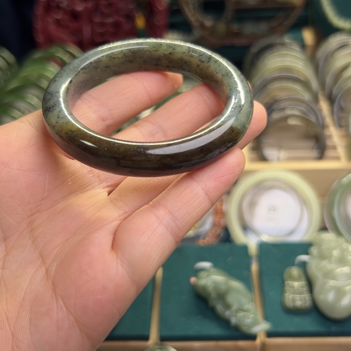 和田玉手镯未镶嵌52.4圈围M046