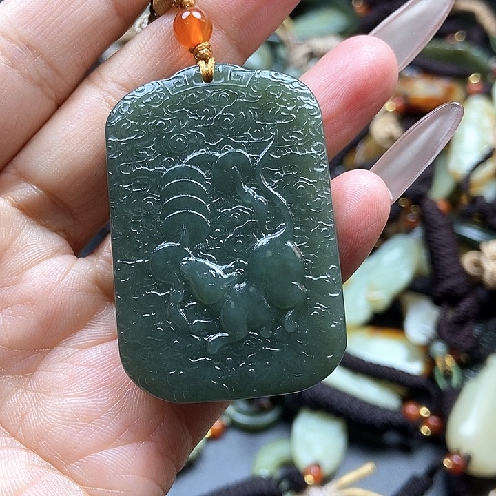 和田玉颈饰未镶嵌双面