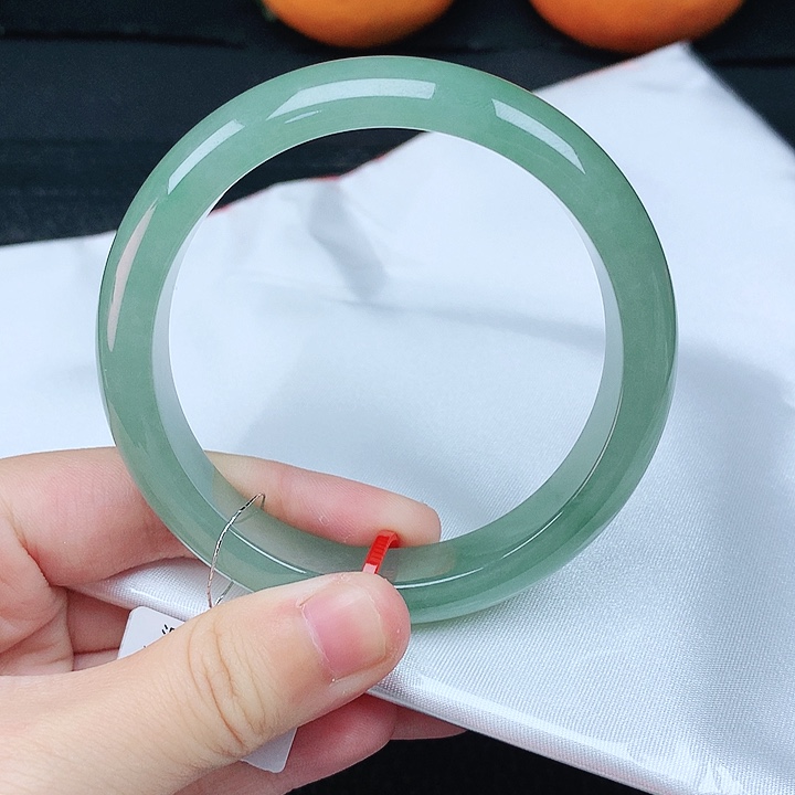 翡翠手镯未镶嵌55圈