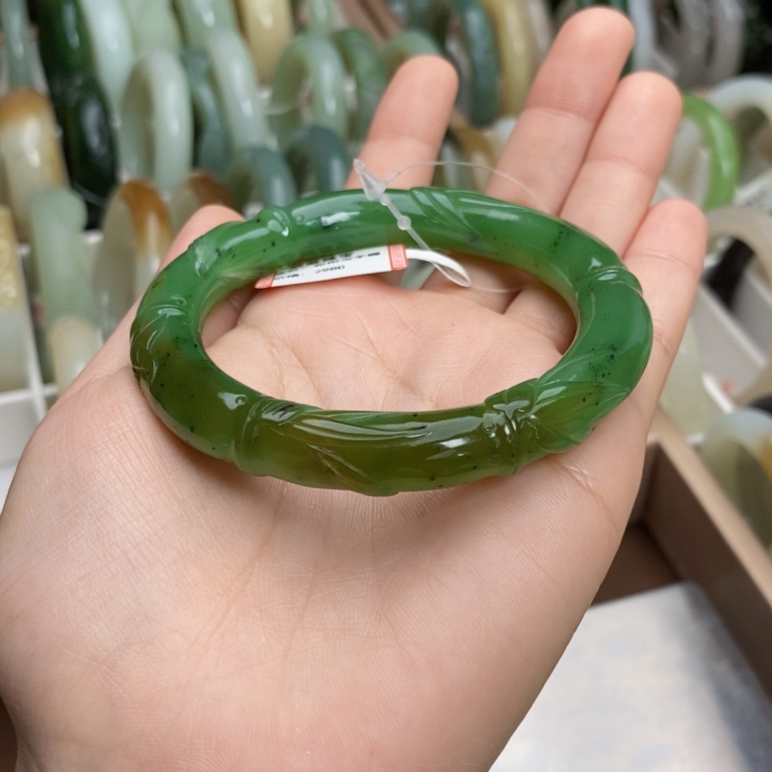 糯***融和田玉未镶嵌手镯