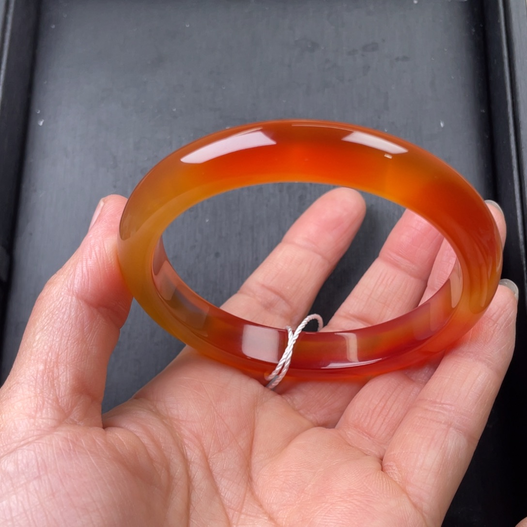 玛瑙/玉髓手镯未镶嵌60圈口