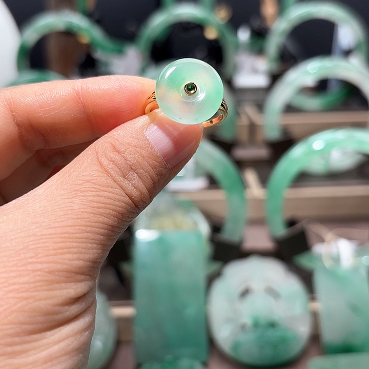 石英质玉颈饰未镶嵌