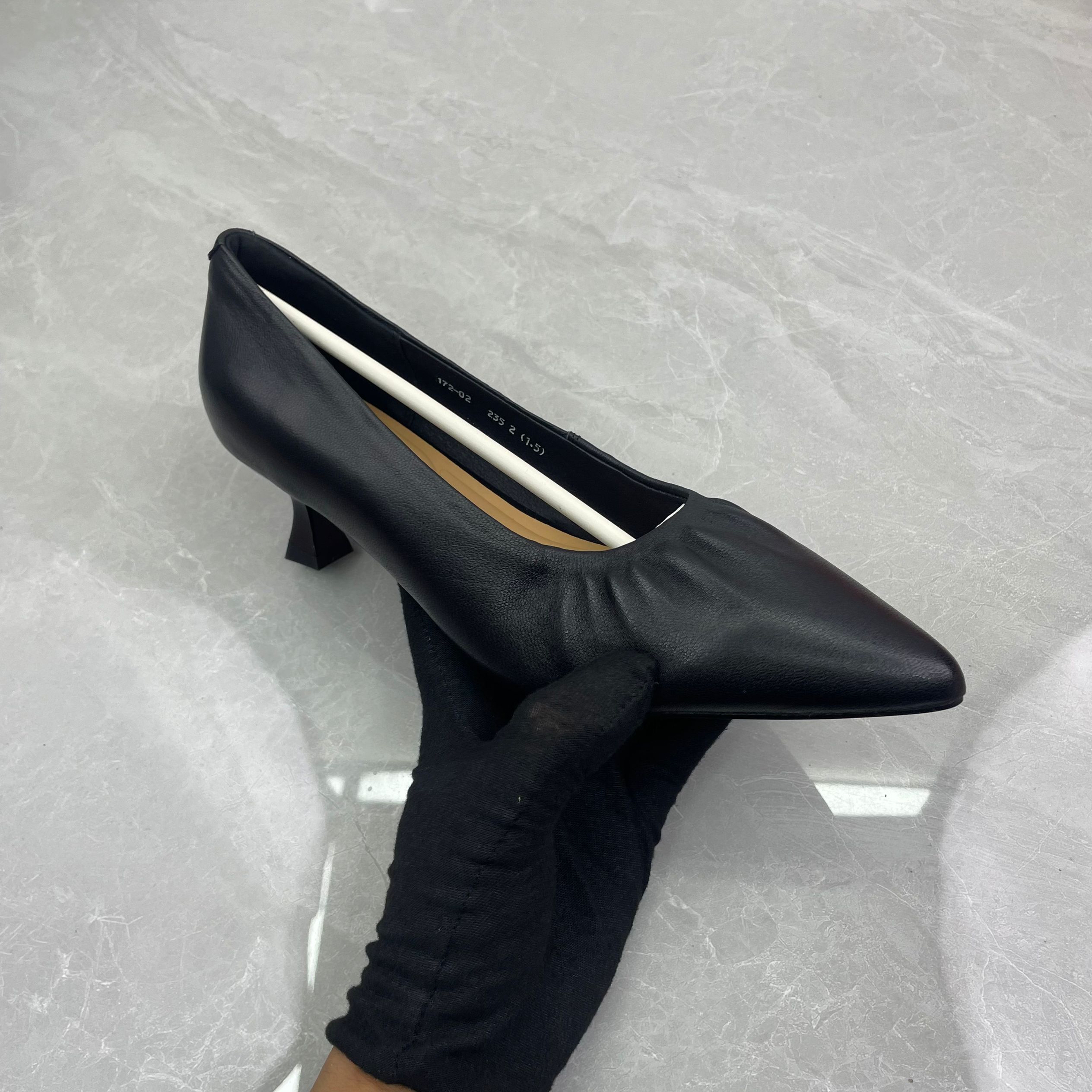 单鞋女 (羊皮)172-02（孤品）e区37码