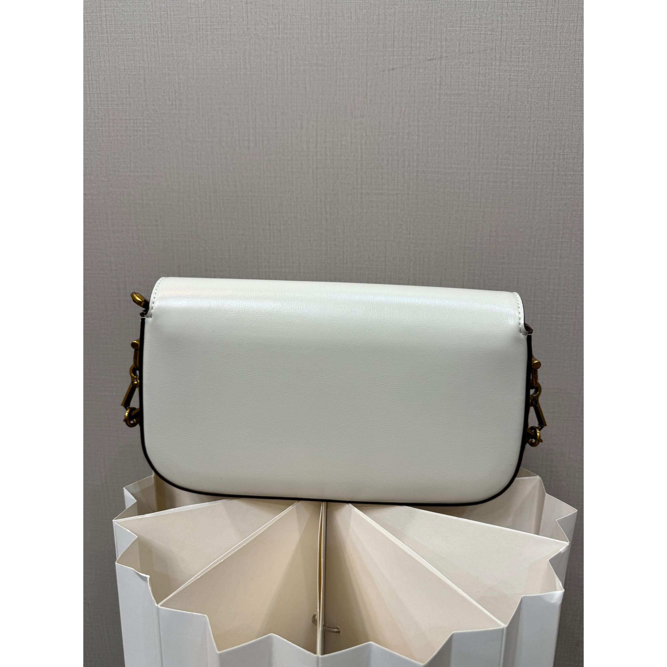 TOLEX2025新款手工时尚G豆腐百搭女包白色