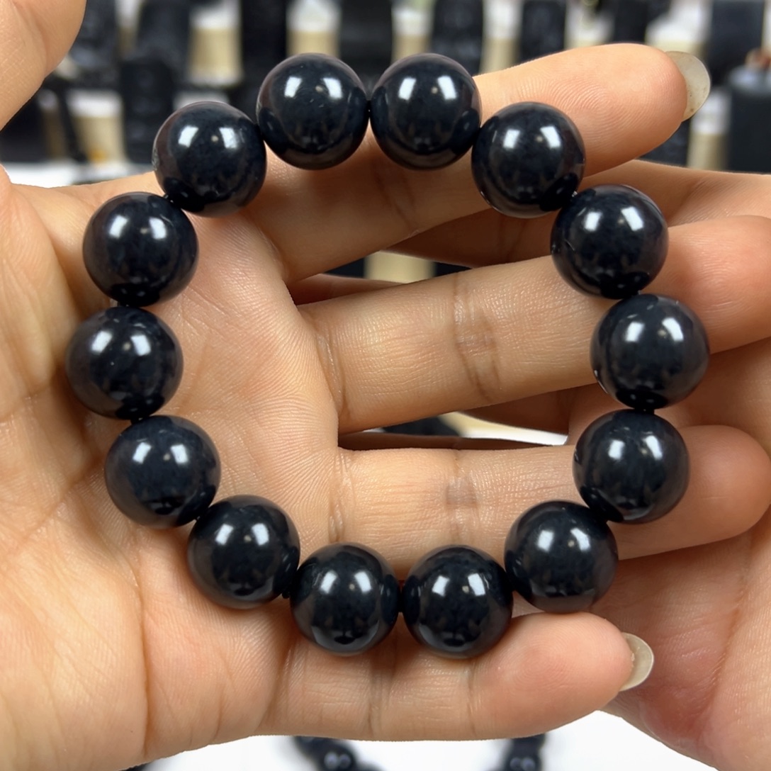 颈饰未镶嵌和田玉（墨玉）卡16圆珠入门级手串