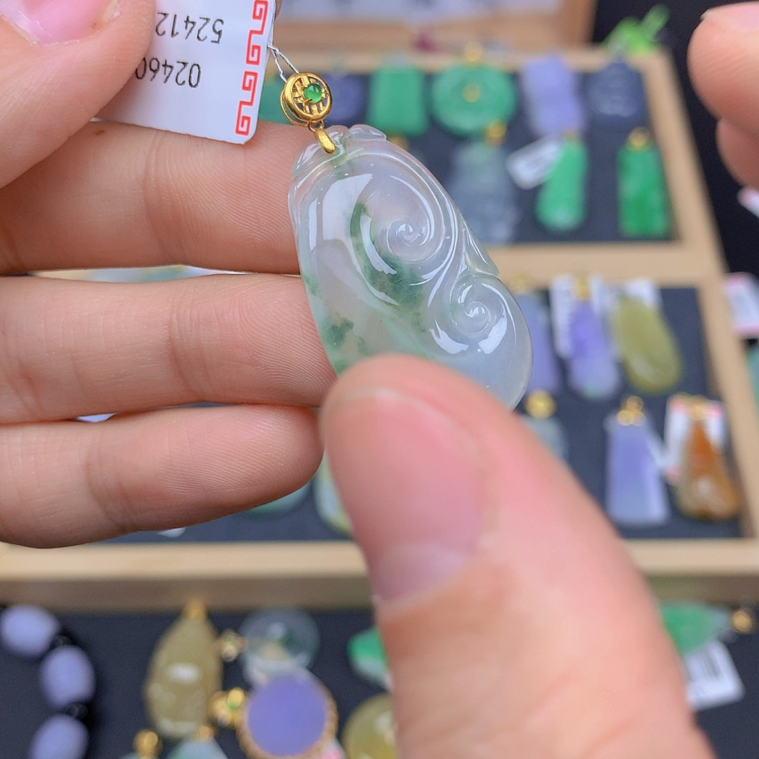 翡翠颈饰18K金镶嵌翡翠